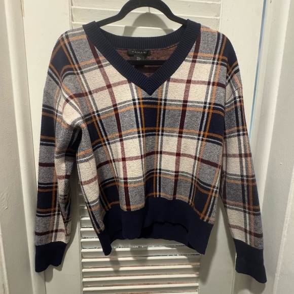 Tahari Sweaters - Tahari Navy Blue Ribbed Neck Sweater